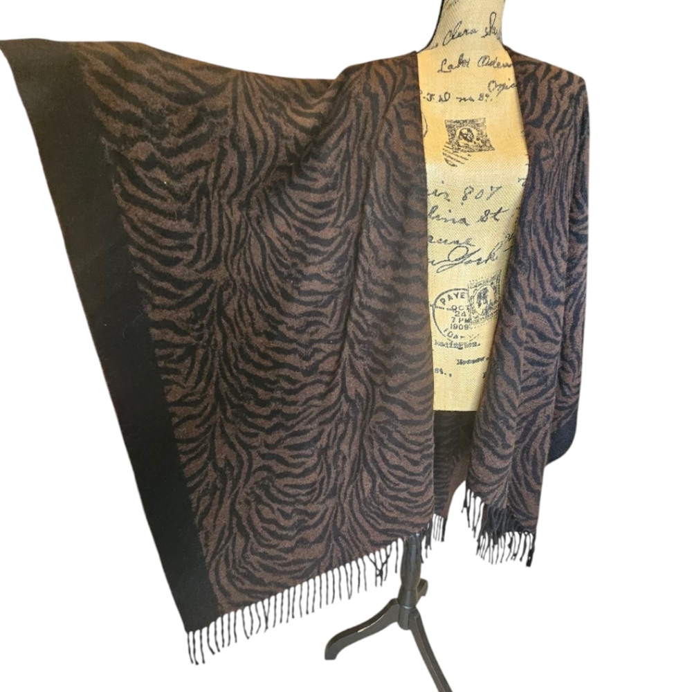 Animal Print Fringe Wrap - Picture 3 of 8